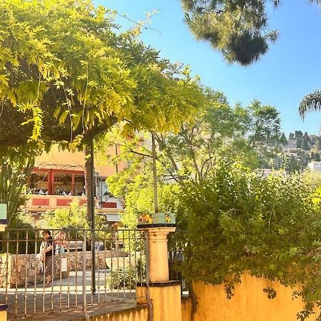 Un Petit Coin Proche De La Mer Menton Exterior photo